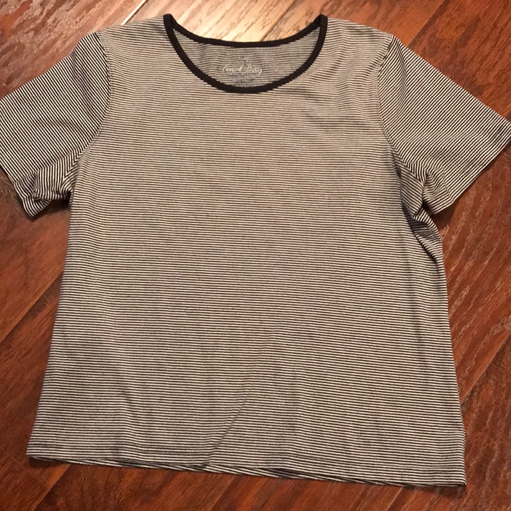 Black and white stripped tee.